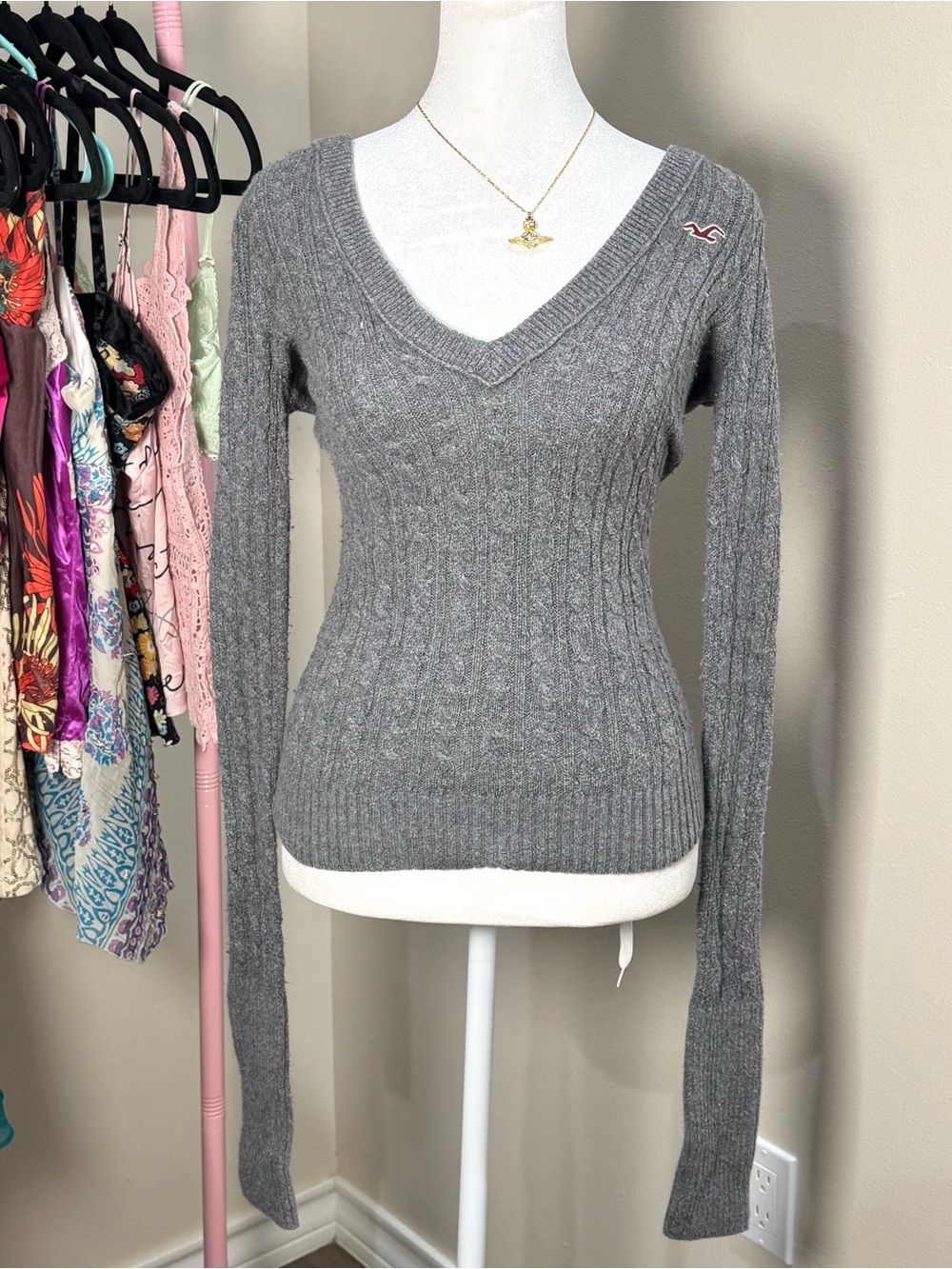 Hollister Women’s Gray Cable-Knit V-Neck 2000s Vintage Medium Cotton Sweater